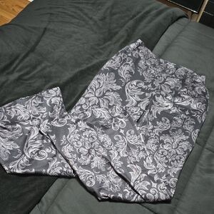 Black & Gray Floral Womens Flare Leggings, MED